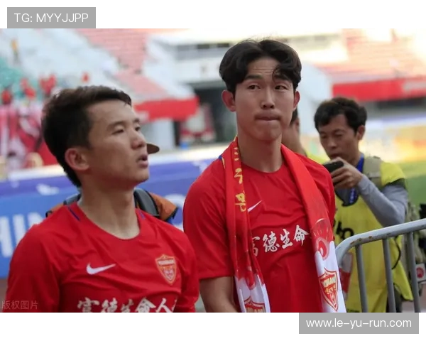 蔚山现代足球俱乐部迎接新赛季,备战引发球迷热议 蔚山现代足球俱乐部迎接新赛季,备战引发球迷热议